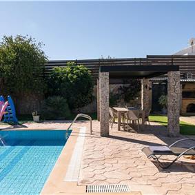 4 bedroom villa with pool, Chalikounas, sleeps 8